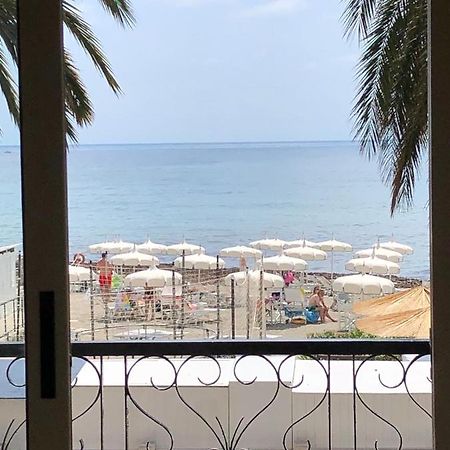 Hotel Solemare Альбенга Екстер'єр фото