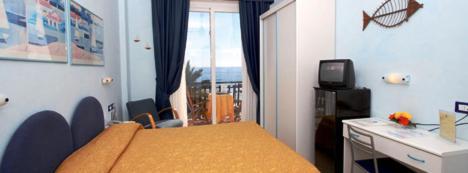 Hotel Solemare Альбенга Екстер'єр фото